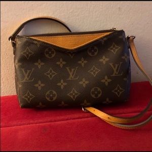 Louis Vuitton Pallas Clutch